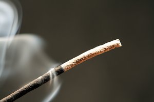 制香膠粉制作而成的香品